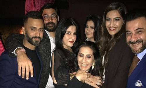sonam kapoor and anand at london