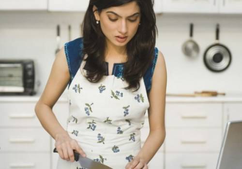 woman-in-kitchen