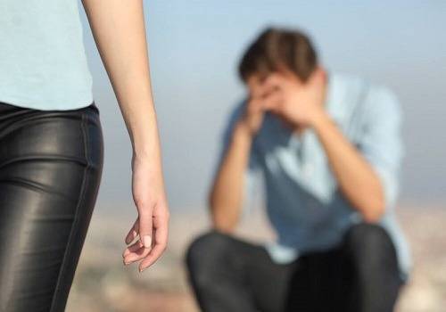 woman-walking-away-from-man