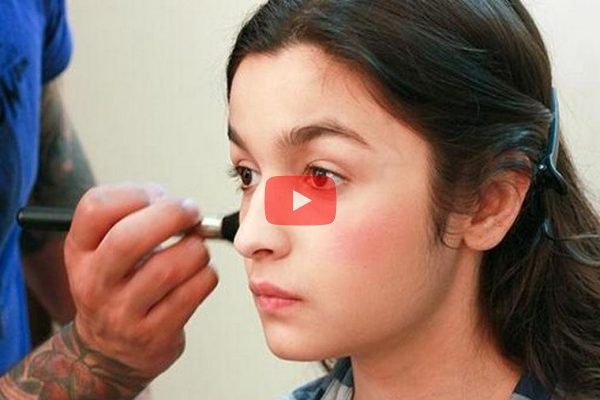 alia doing makeup