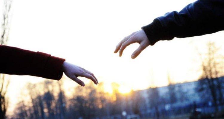couple-hands