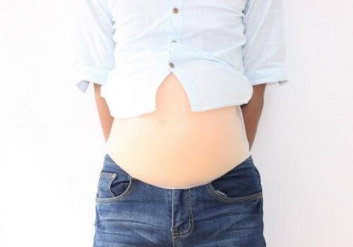 fake-baby-bump
