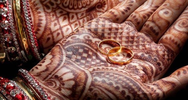 hands-of-Indian-brides