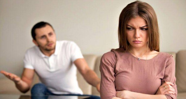 lady angry on man without any reason
