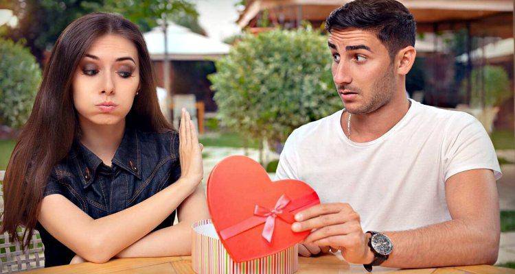 14 Signs She S Leading You On And Toying With Your Heart 14 Signs She S Leading You On And Toying With Your Heart