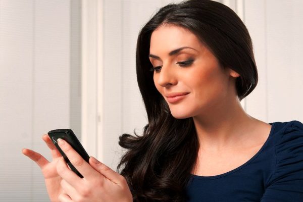 lady-texting