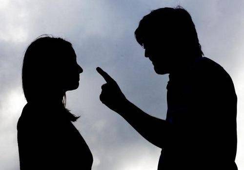man-abusing-woman