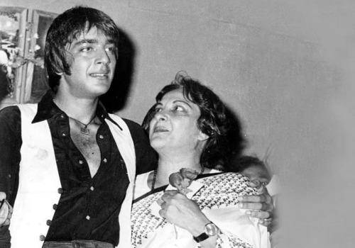 sanjay with his mother nargis