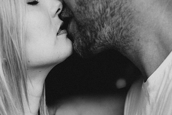 seducing-a-married-woman-needs-skill