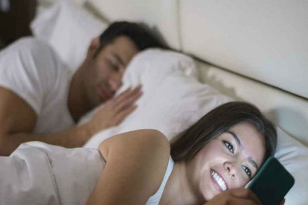 woman-has-an-affair