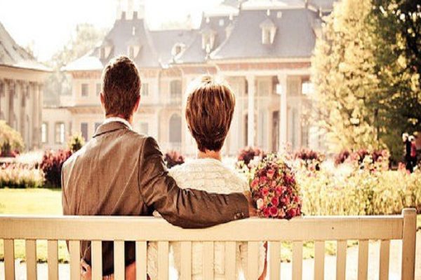 Couple-Gazing-Houses