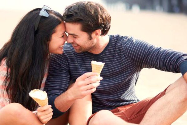 happy-flirty-couple-eating-icecream