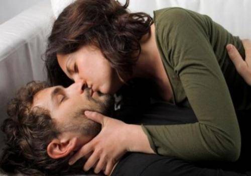 kissing