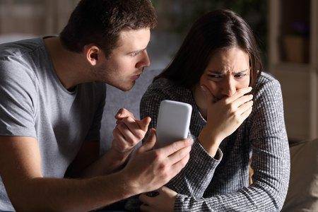 wife cheating checking phone