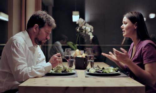 woman angry on man in restaurant