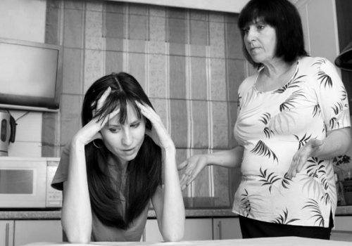 woman not talking with in laws