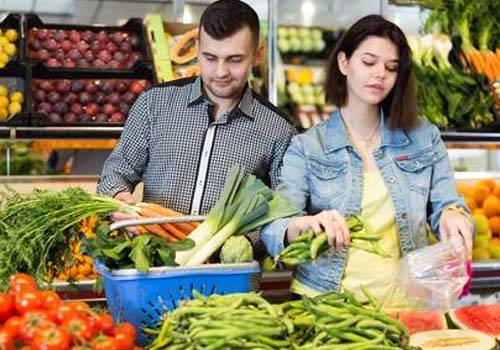 couple in vegetable shop