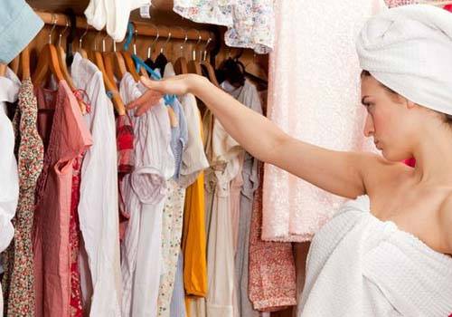 girl deciding what to wear