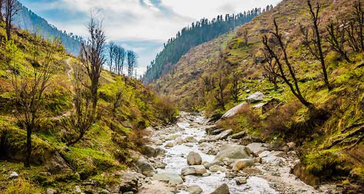 One of the more underrated romantic destinations in India, this place is perfect to visit in summer and beat the heat.