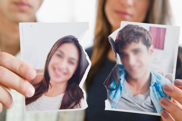 couple tiering photograph