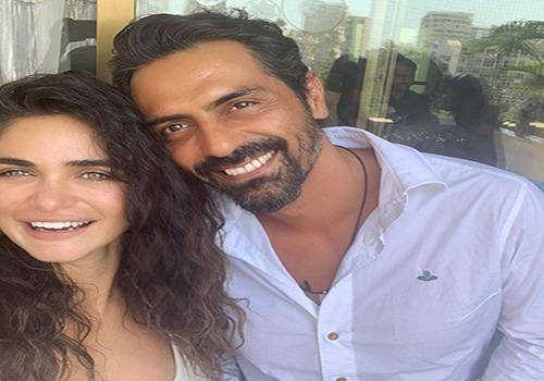 Arjun Rampal has got out of his relationship problems and after a divorce is having a baby with his girlfriend Gabriella Demetriades couples with huge age difference