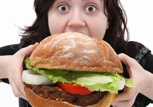 Drunk girlfriend eats a lot after drinking