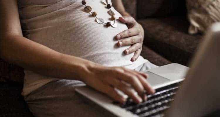 Pregnant lady with laptop