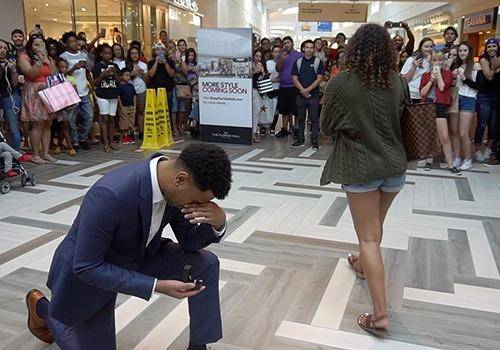 men think proposing women in front of a public is romantic but women might not think so