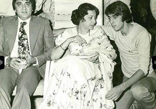 Sanjay dutt and his mother nargis were very close