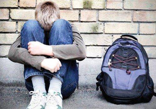 Children suffers lots of risk after parents divorce. The negative effects of divorce on children are many