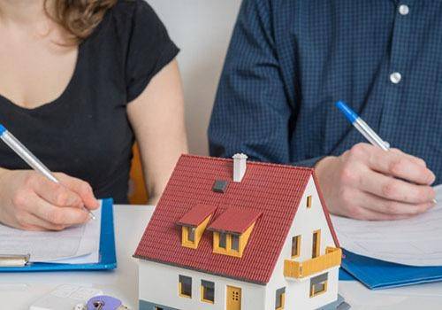 Matters of property are legally managed. In marriage vs live-in relationships there are many pros and cons