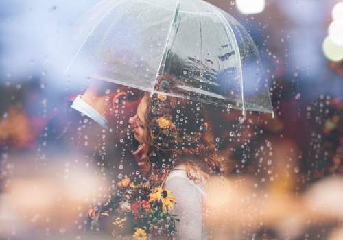 dating in a monsoon is very romantic thing. A monsoon special story you must read