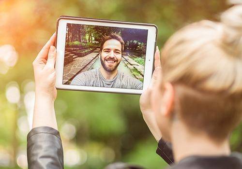 keep the romance alive while doing long distance