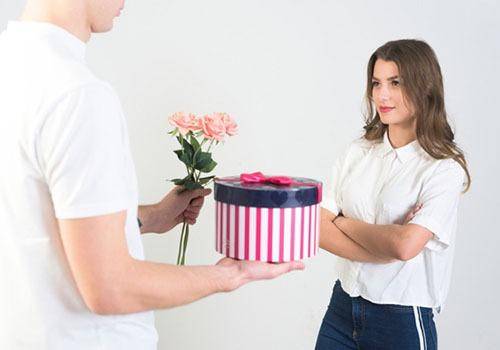 selfish girlfriend always compare the things given by me with money