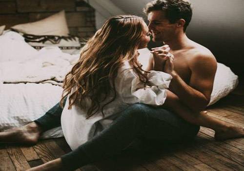 couple taking selfie for couple goals