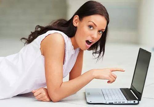 Housewife is addicted to online sex chats