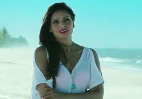 bipasha-alone