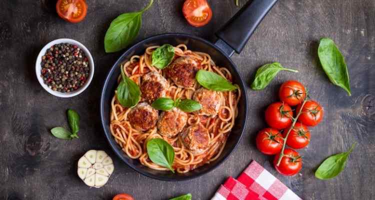 Spaghetti mit Fleischbällchen