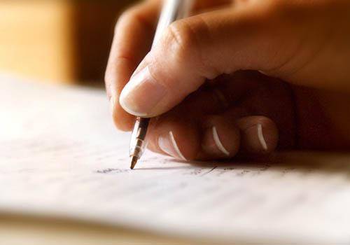 writing love note to her