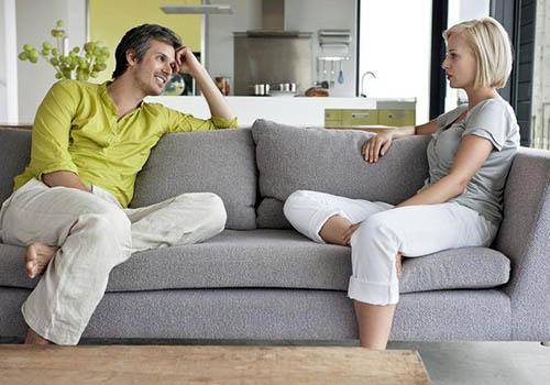 Couples sit and resolve issues