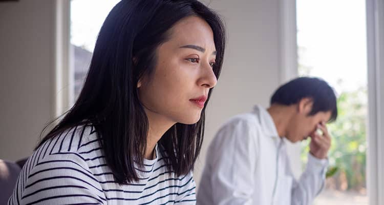 17 Signs You Are Dating An Emotionally Unavailable Woman