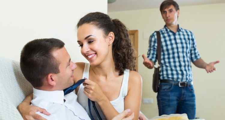 3 ways to know if your girlfriend is cheating on you