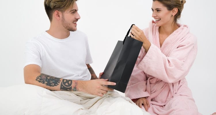 romantic gifts for couples