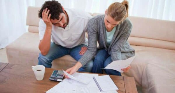 couple splitting bills