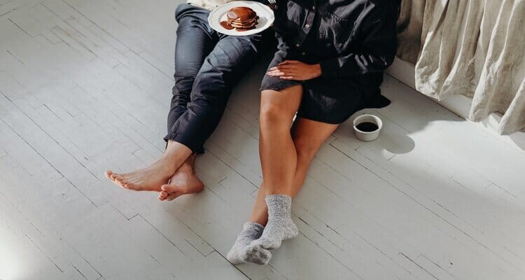 40 Cute Things To Do With Your Girlfriend At Home picture picture