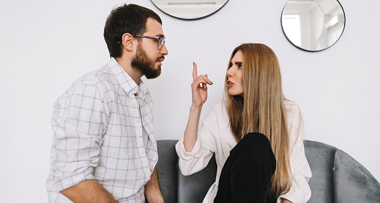 21 Toxic Girlfriend Signs Not Easy To Spot   It s Her  Not You - 46