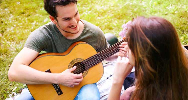 Couple enjoying a picnic in the park