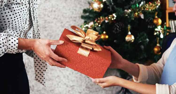 Small gestures say more about love