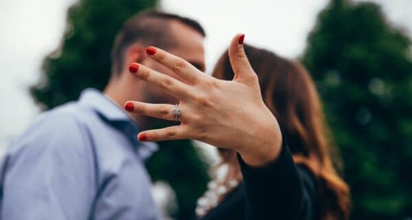 Cómo saber la talla de anillo de alguien sin preguntarle