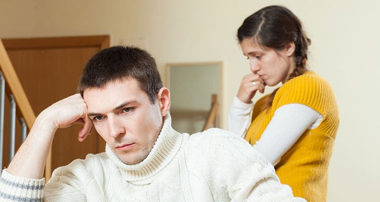 Su enfoque cambia a encontrar fallas con su pareja